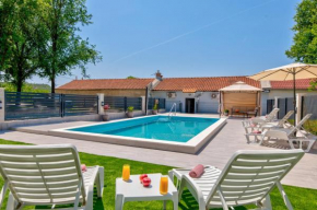 Holiday House Sea Valley